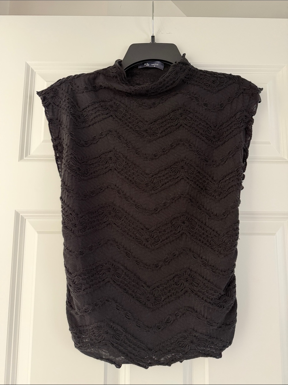 Sleeveless Chevron Lace Mock Neck Tank — Black
